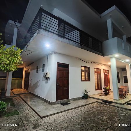 Villa Tanzanite Hikkaduwa Exterior photo