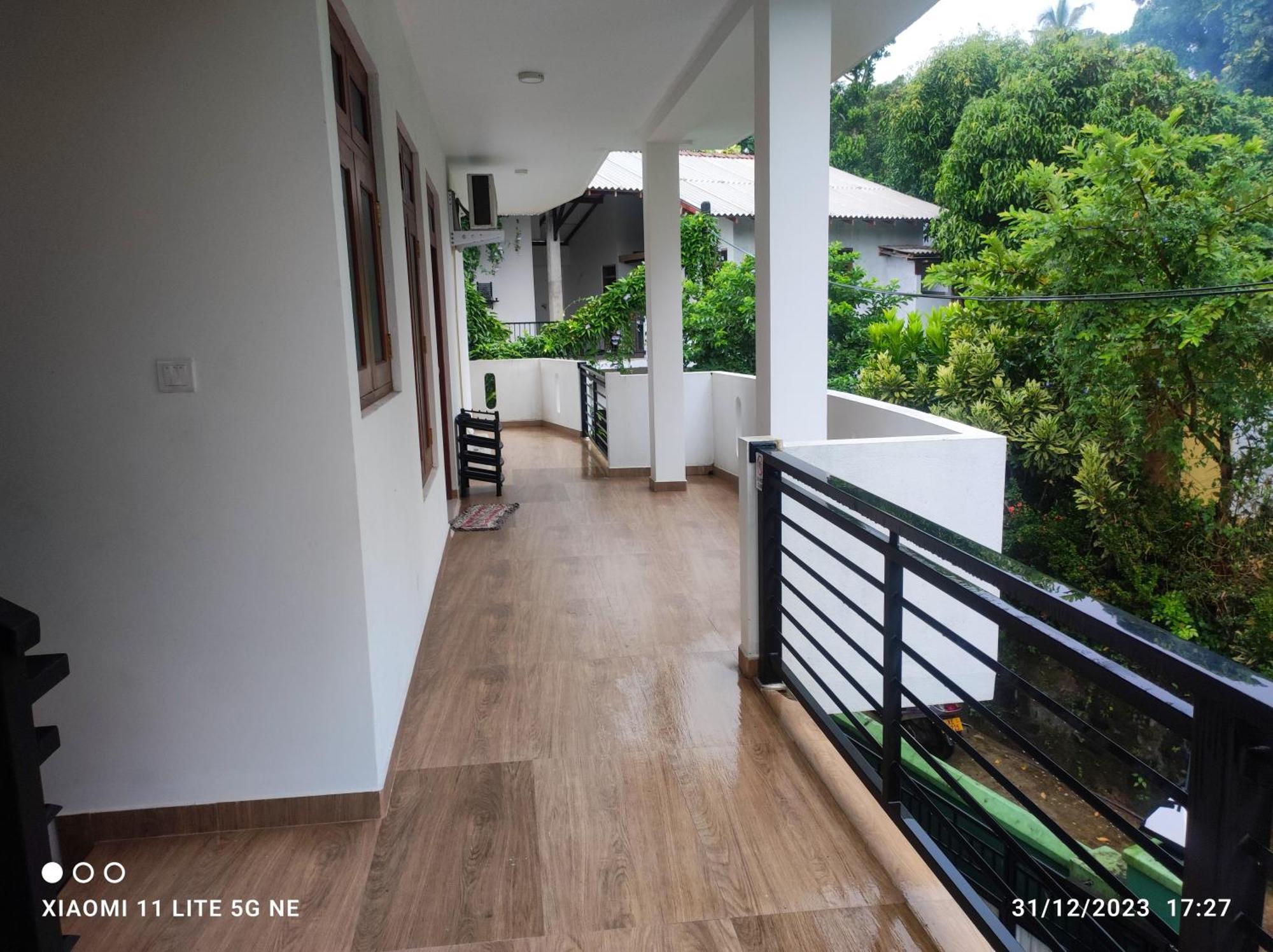 Villa Tanzanite Hikkaduwa Exterior photo