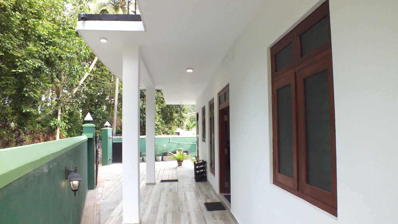 Villa Tanzanite Hikkaduwa Exterior photo
