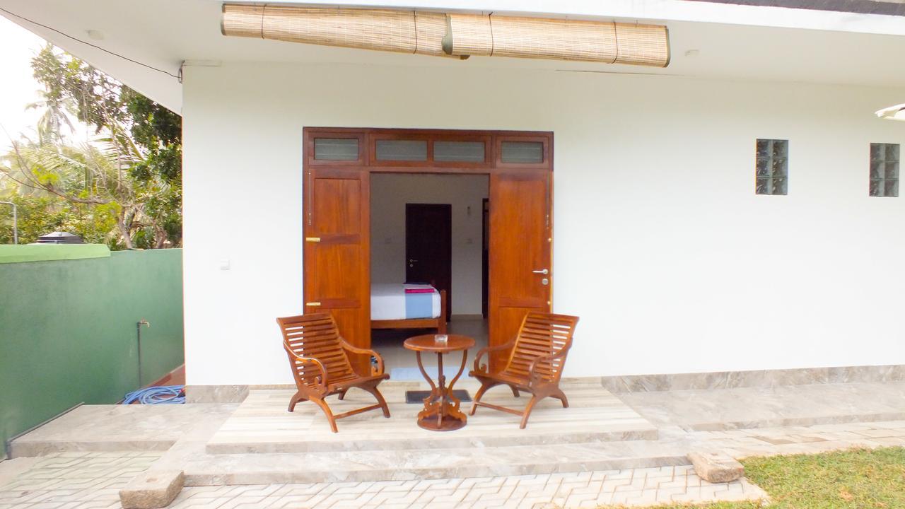 Villa Tanzanite Hikkaduwa Exterior photo