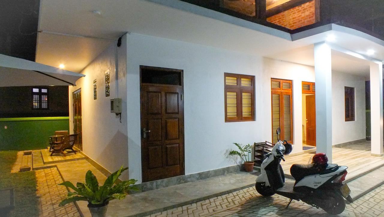Villa Tanzanite Hikkaduwa Exterior photo