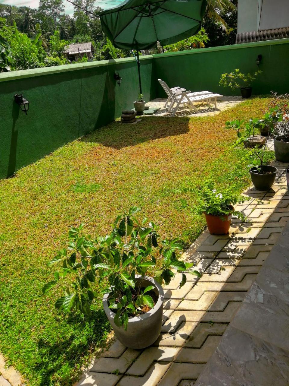 Villa Tanzanite Hikkaduwa Exterior photo